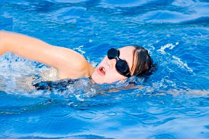 bơi lội giúp phòng ngừa bệnh trĩ