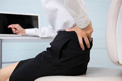 Sai tư thế là một trong những nguyên nhân gây ra đau lưng